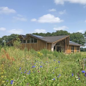 Natuurbegraafplaats Koningsakker, Aula, Estia Uitvaarten